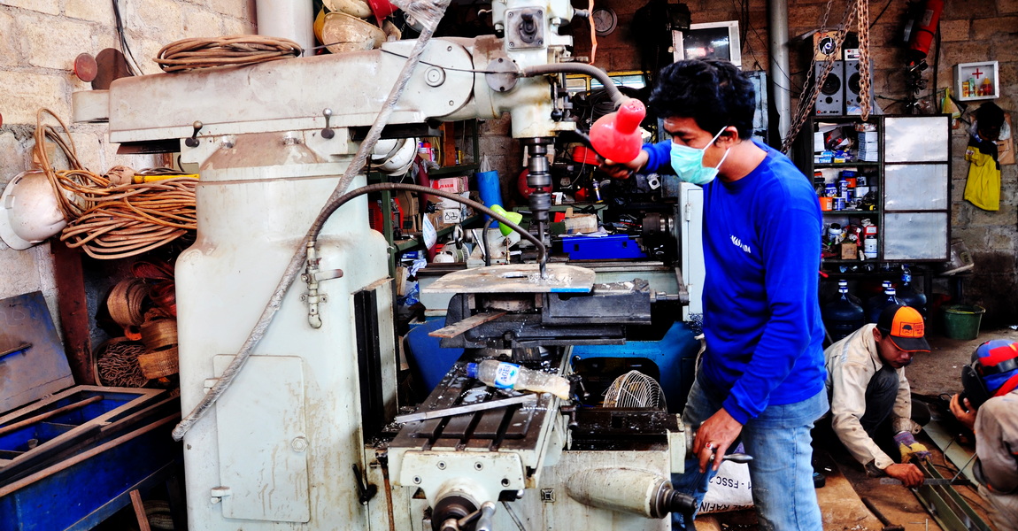 Boiler, overhaul boiler, perbaikan boiler, pipa boiler, refractory boiler, boiler gas, boiler solar, boiler batu bara, retubing pipa boiler, penggantian pipa boiler, jual boiler, harga boiler, boiler second, economizer, cyclone, piping steam, pipa steam, bata api, cerobong, cerobong asap, ducting, cerobong boiler, chimney, chimney boiler, harga boiler, installasi boiler, modifikasi boiler. Tangki, tangki air, bejana tekan pressure vessel, tangki solar, tangki daerator